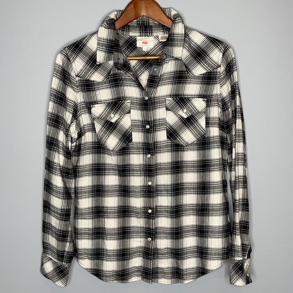 Levi’s black & white pearl snap “Tailored Fit” flannel long sleeve shirt Size M